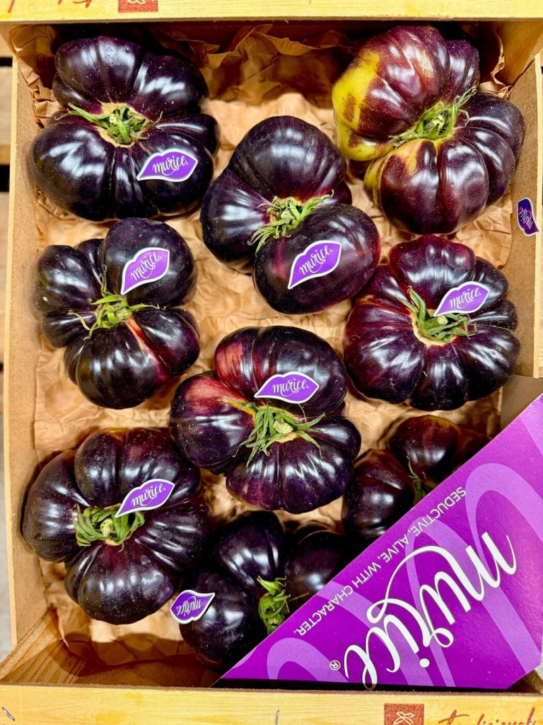 Dunkelviolette Fleischtomaten der Sorte Murice – besondere Tomaten für die Küche