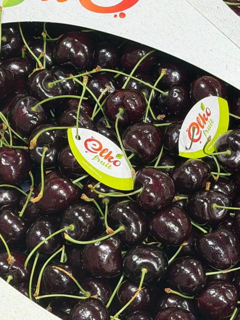 Dunkle Süßkirschen aus der Saison – Obstlieferung für die Gastronomie